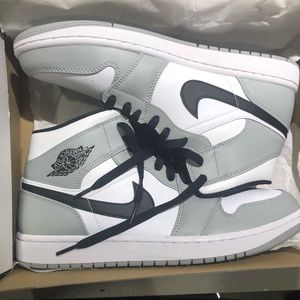 Excellent condition! Air Jordan 1 Mid Smoke Grey